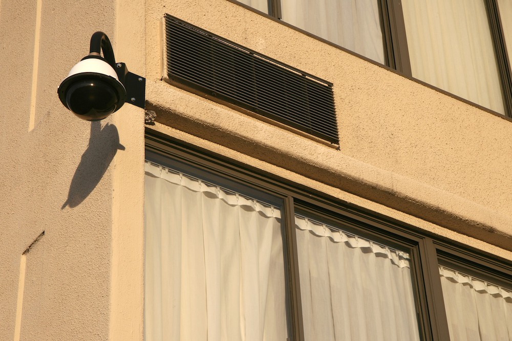 Cámara de vigilancia instalada